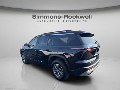 Used 2026 Chevrolet Traverse LT AWD/4WD image 3