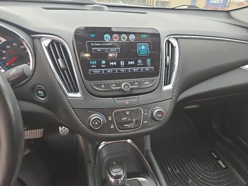 Used 2017 Chevrolet Malibu LT FWD image 11