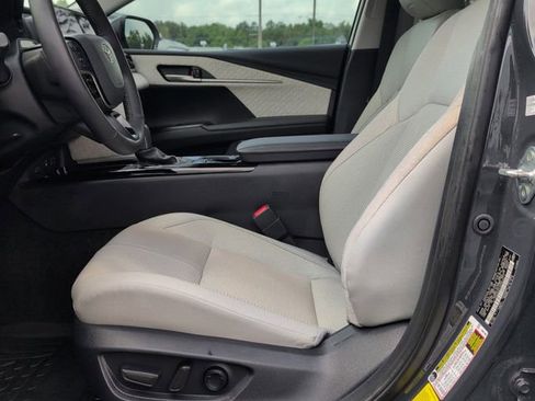 Used 2025 Toyota Camry XLE w/ Premium Plus Package FWD image 15