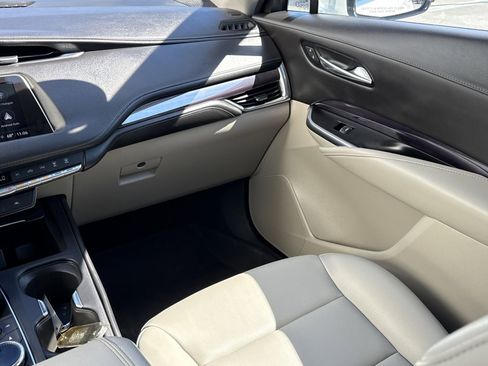 Used 2022 Cadillac XT4 Luxury w/ Driver Awareness Package image 14