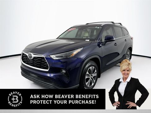 Certified 2023 Toyota Highlander XLE image 1