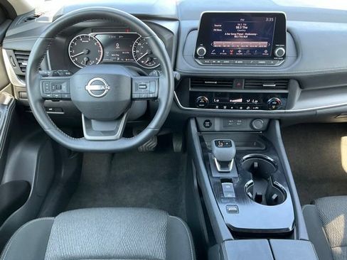 Used 2025 Nissan Rogue SV FWD image 15