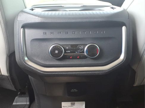 Used 2025 Ford Expedition Max Platinum w/ Driver's Package AWD/4WD image 30