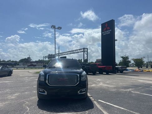 Used 2017 GMC Yukon Denali w/ Open Road Package AWD/4WD image 8