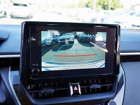 Used 2025 Toyota Corolla LE image 24