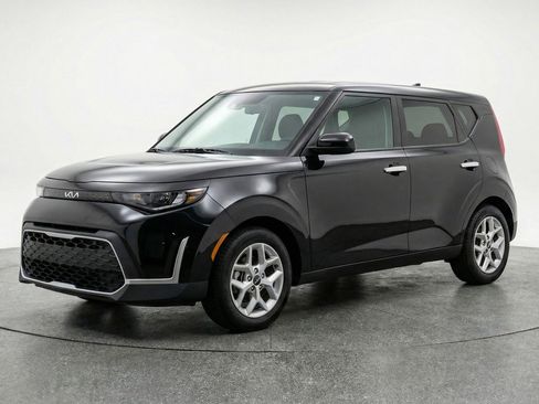 Used 2025 Kia Soul LX w/ LX Technology Package image 3