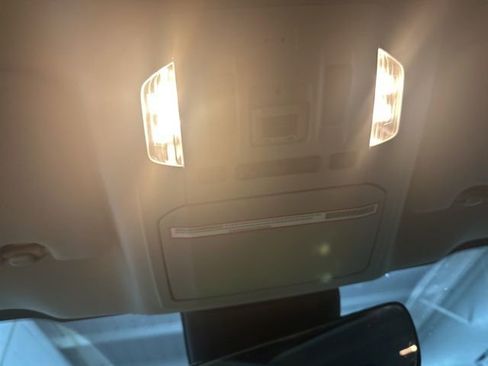 Used 2023 Toyota Highlander XLE image 14