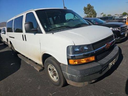 Used 2020 Chevrolet Express 3500 LT w/ LT Preferred Equipment Group RWD image 3