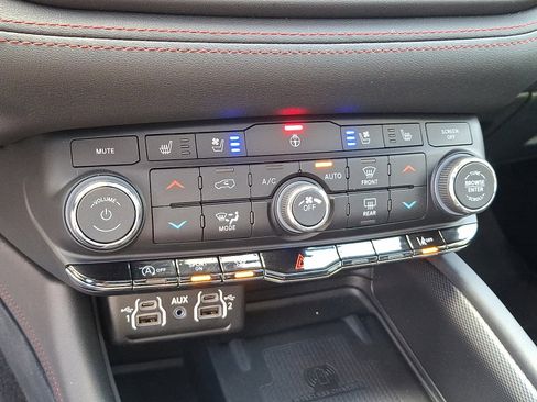 Certified 2024 Dodge Durango GT image 18