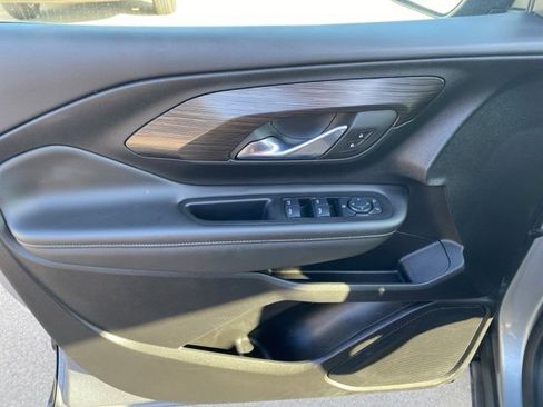 Used 2024 GMC Terrain SLE image 10