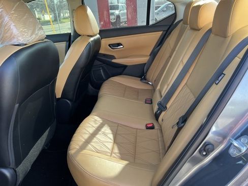 Used 2023 Nissan Sentra SV w/ SV Premium Package image 8