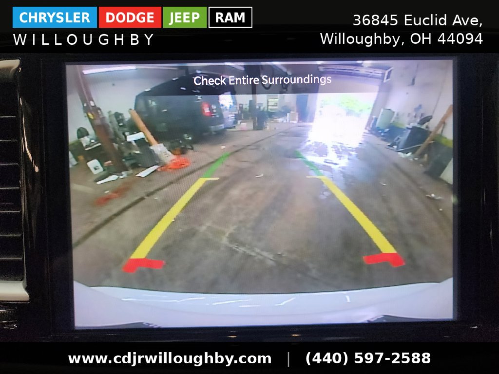 Used 2023 Chrysler Pacifica Touring-L FWD image 21