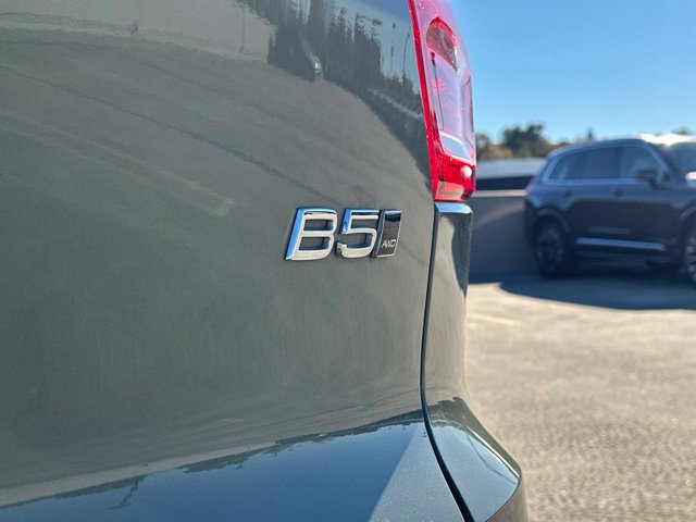 Certified 2025 Volvo XC40 B5 Plus w/ Protection Package Premier AWD/4WD image 39