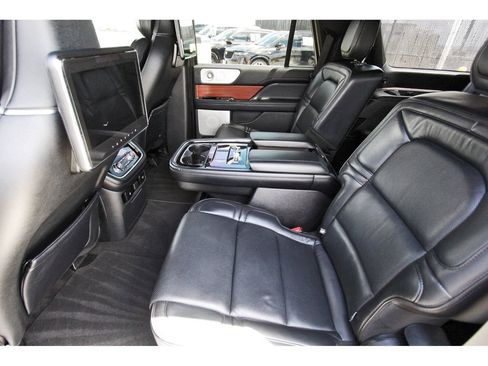 Used 2019 Lincoln Navigator Reserve w/ Cargo Package AWD/4WD image 7
