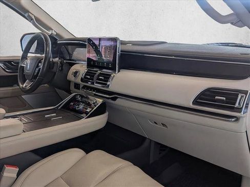 Used 2019 Lincoln Navigator Reserve image 13