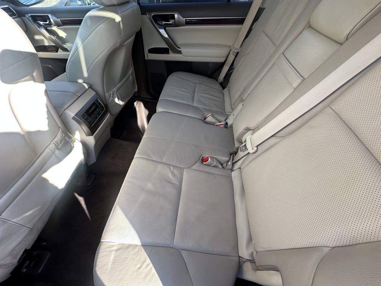 Used 2015 Lexus GX 460 w/ Premium Package AWD/4WD image 12