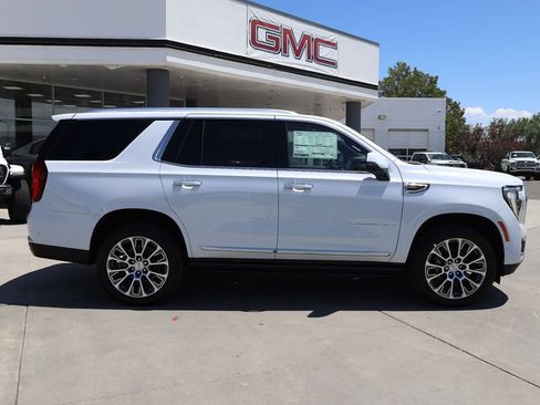 New 2026 GMC Yukon Denali w/ Denali Reserve Package AWD/4WD image 7