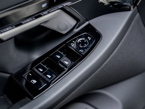 Used 2026 BMW 530i xDrive w/ M Sport Package image 18