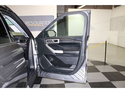 Used 2023 Ford Explorer XLT w/ Equipment Group 202A image 28