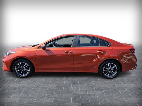 Used 2023 Kia Forte LXS w/ LXS Technology Package image 4