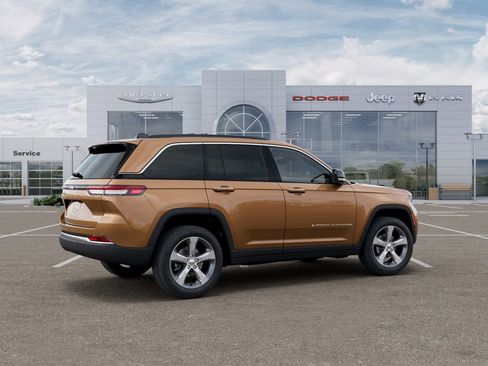 New 2026 Jeep Grand Cherokee Limited RWD image 4