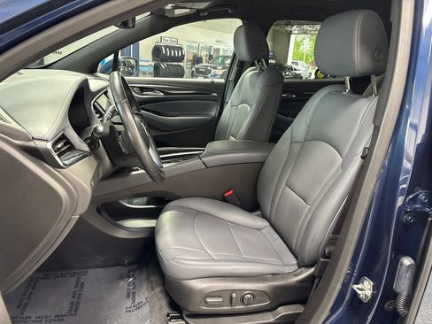 Used 2023 Buick Enclave Essence AWD/4WD image 9