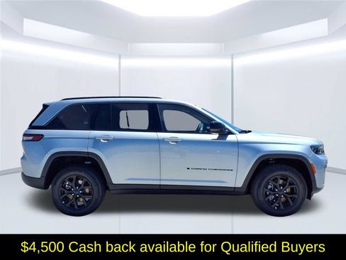 New 2026 Jeep Grand Cherokee Altitude AWD/4WD image 2