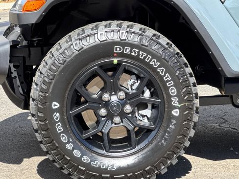 New 2025 Jeep Gladiator Willys image 23