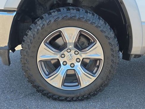 Used 2019 RAM 1500 Laramie AWD/4WD image 9