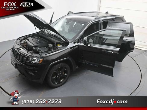 Used 2018 Jeep Grand Cherokee Laredo AWD/4WD image 37