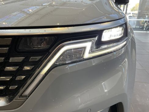 Used 2023 Kia Carnival SX image 5