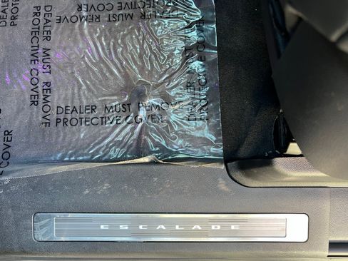 Used 2024 Cadillac Escalade ESV Premium Luxury Platinum image 37