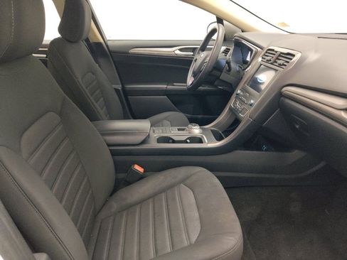 Used 2020 Ford Fusion SE FWD image 21