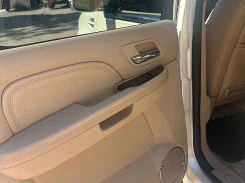 Used 2013 Cadillac Escalade ESV Premium image 33