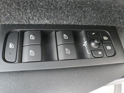 Used 2023 Volvo XC40 B5 Plus w/ Driver Assist Package image 19