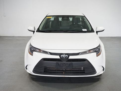 Used 2024 Toyota Corolla LE image 2