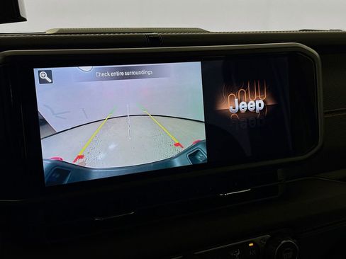 Used 2024 Jeep Gladiator Mojave w/ Convenience Group image 14