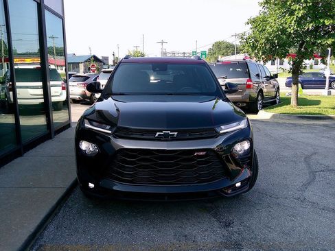 Used 2021 Chevrolet TrailBlazer RS w/ Technology Package FWD image 3