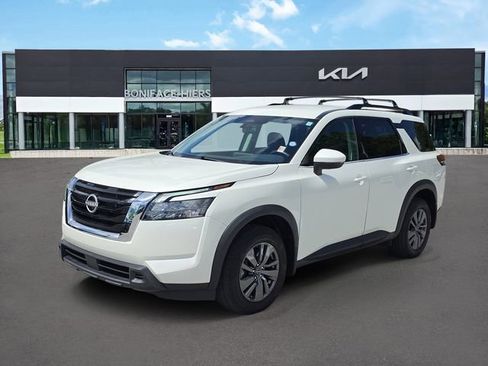 Used 2024 Nissan Pathfinder SV FWD image 2