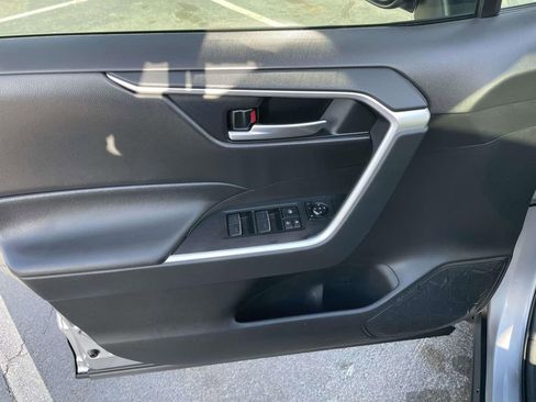 Used 2025 Toyota RAV4 XLE image 27