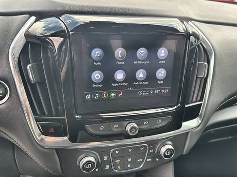 Used 2023 Chevrolet Traverse LT FWD image 13