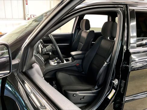 Used 2021 Jeep Grand Cherokee Laredo AWD/4WD image 27
