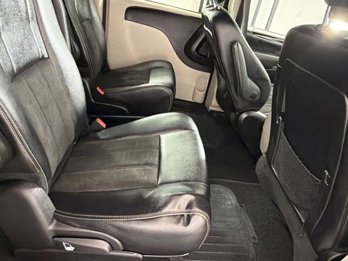 Used 2019 Dodge Grand Caravan SXT FWD image 20