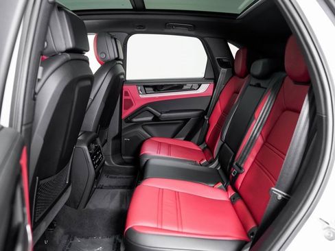 Used 2024 Porsche Cayenne image 24