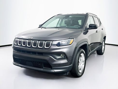 Used 2022 Jeep Compass Latitude image 3