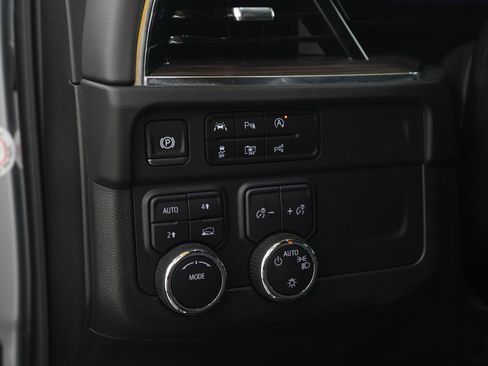 Used 2025 Chevrolet Tahoe LT AWD/4WD image 29