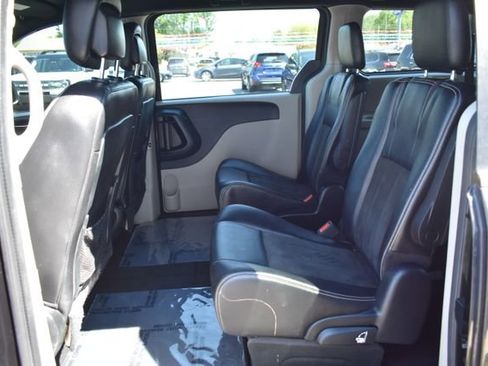 Used 2019 Dodge Grand Caravan SXT FWD image 29