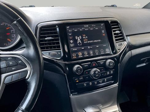 Used 2020 Jeep Grand Cherokee Altitude AWD/4WD image 7