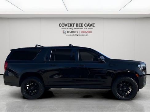 Used 2024 GMC Yukon XL Denali w/ Advanced Technology Package image 11