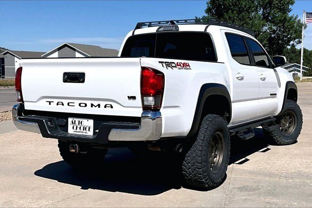 Used 2019 Toyota Tacoma TRD Off-Road AWD/4WD image 5